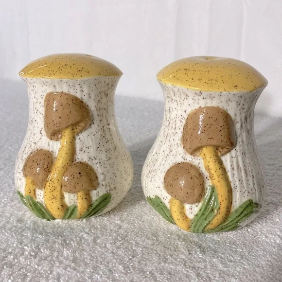 Vintage Arnels Ceramic Mushroom Salt & Pepper Shakers - Picture 4 of 10